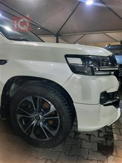 تۆیۆتا لاند کروزەر